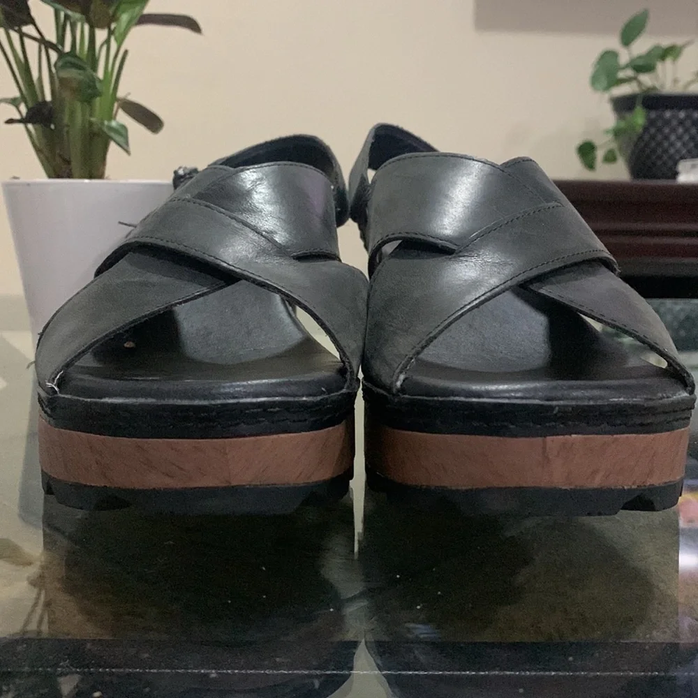 CAT (CATERPILLAR) Chunky Block Wood Heel Black Leather Slingback Sandals - Picture 8 of 12